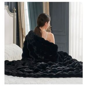Luxurious Black Faux Fur Blanket